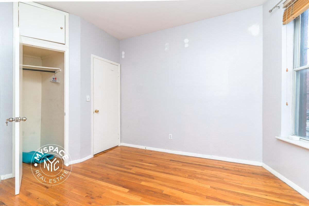 302 Hooper St #1 - Photo 7 of 10