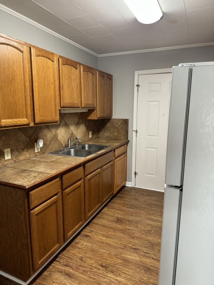 405 E Spruce St #NA - Photo 3 of 7