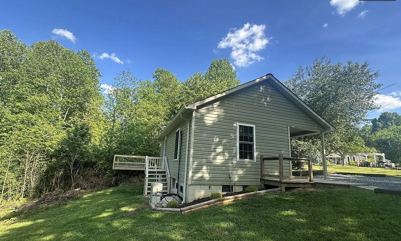 412 Pineburr Ave Sw #NA - Photo 3 of 16