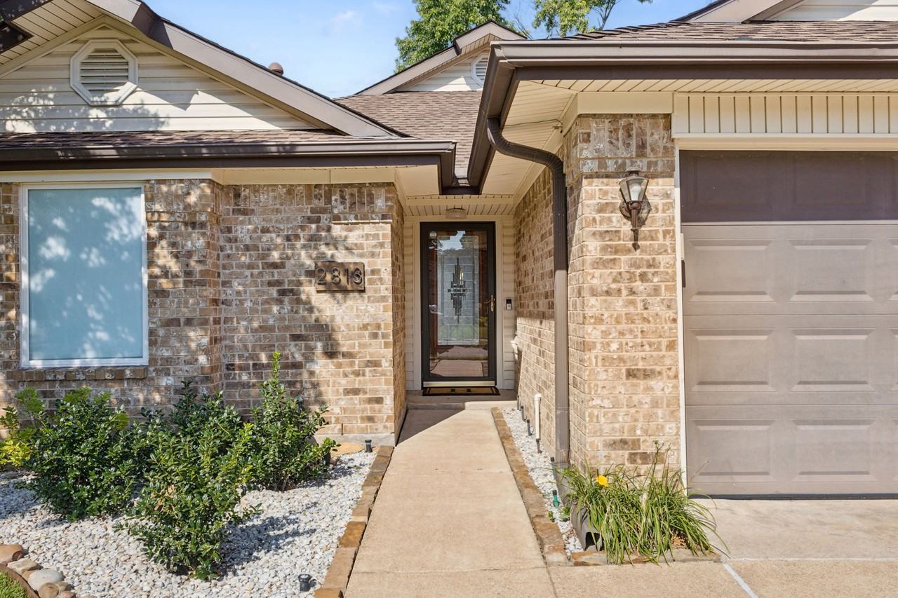 2813 Laurel Oaks Dr #NA - Photo 2 of 23