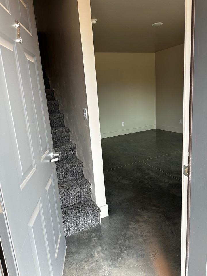 960 Millcreek Dr #1 - Photo 2 of 10