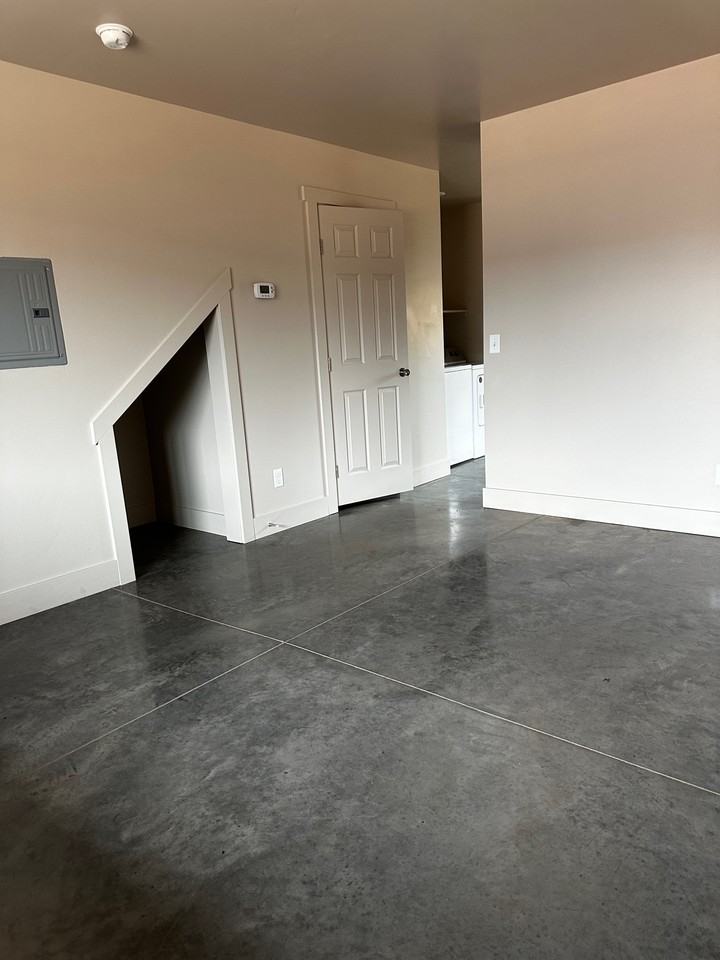 960 Millcreek Dr #1 - Photo 3 of 10