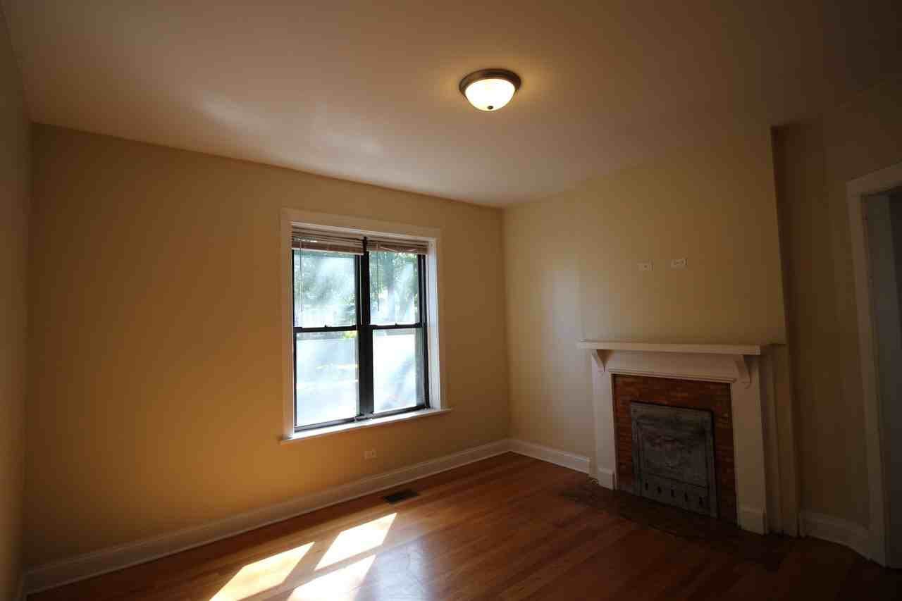 2410 W Winnemac Ave #2 - Photo 2 of 9