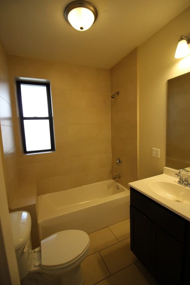 2410 W Winnemac Ave #2 - Photo 4 of 9