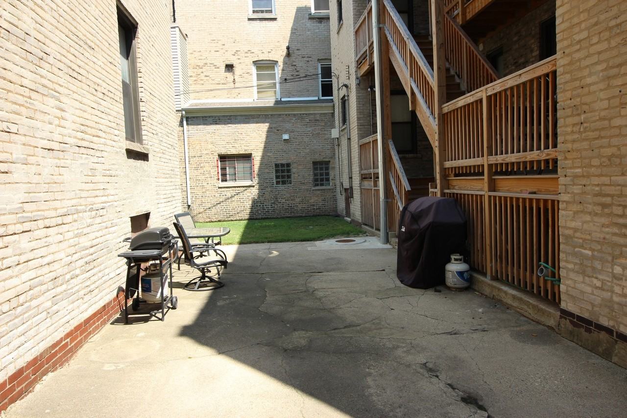 2410 W Winnemac Ave #2 - Photo 7 of 9