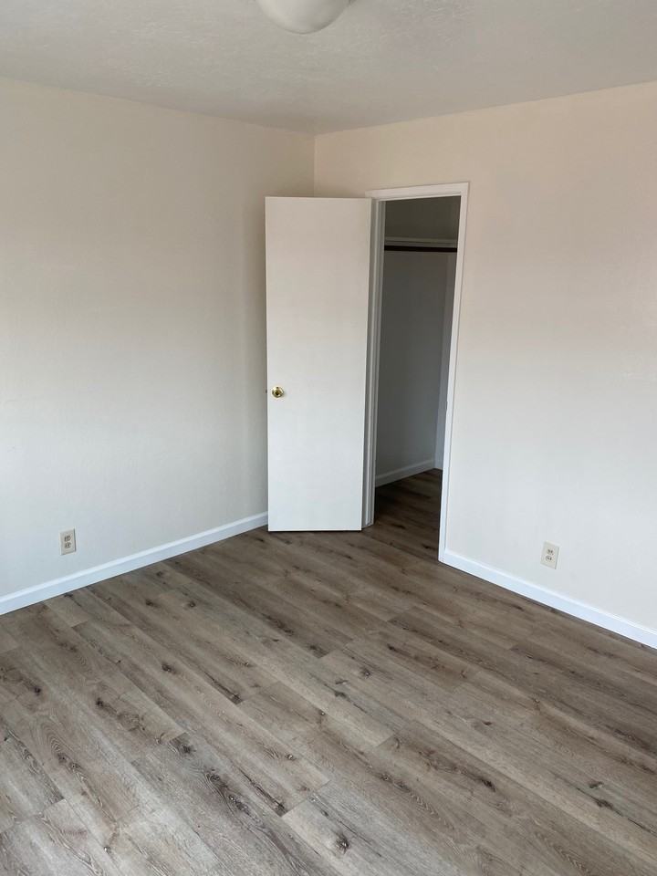 685 Iris Ave #38 - Photo 6 of 12