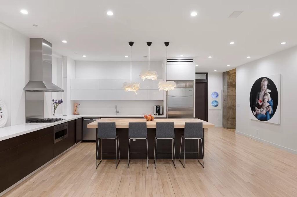 Broadway & Maiden Ln #15A - Photo 3 of 10