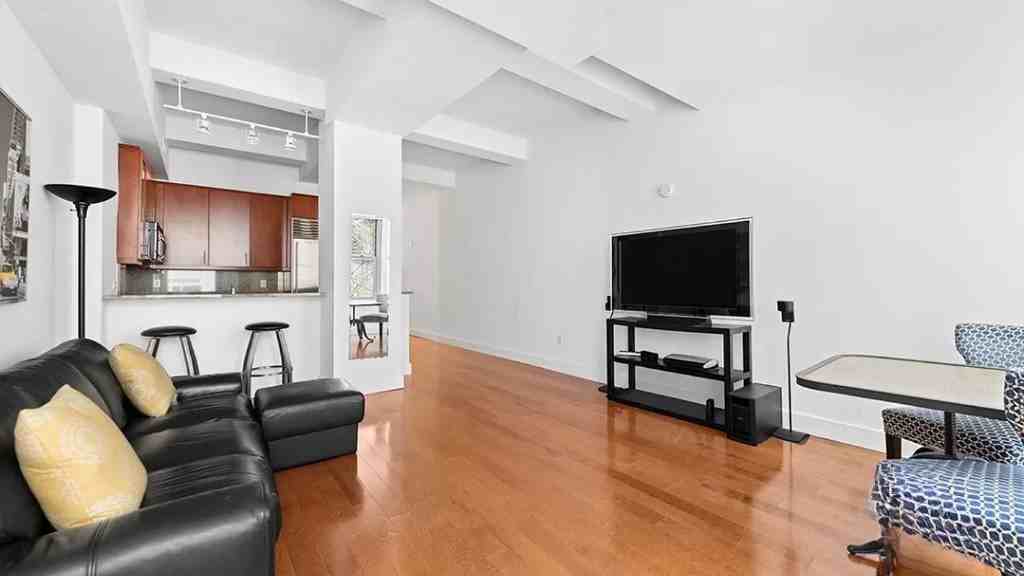 John St #11E - Photo 3 of 9