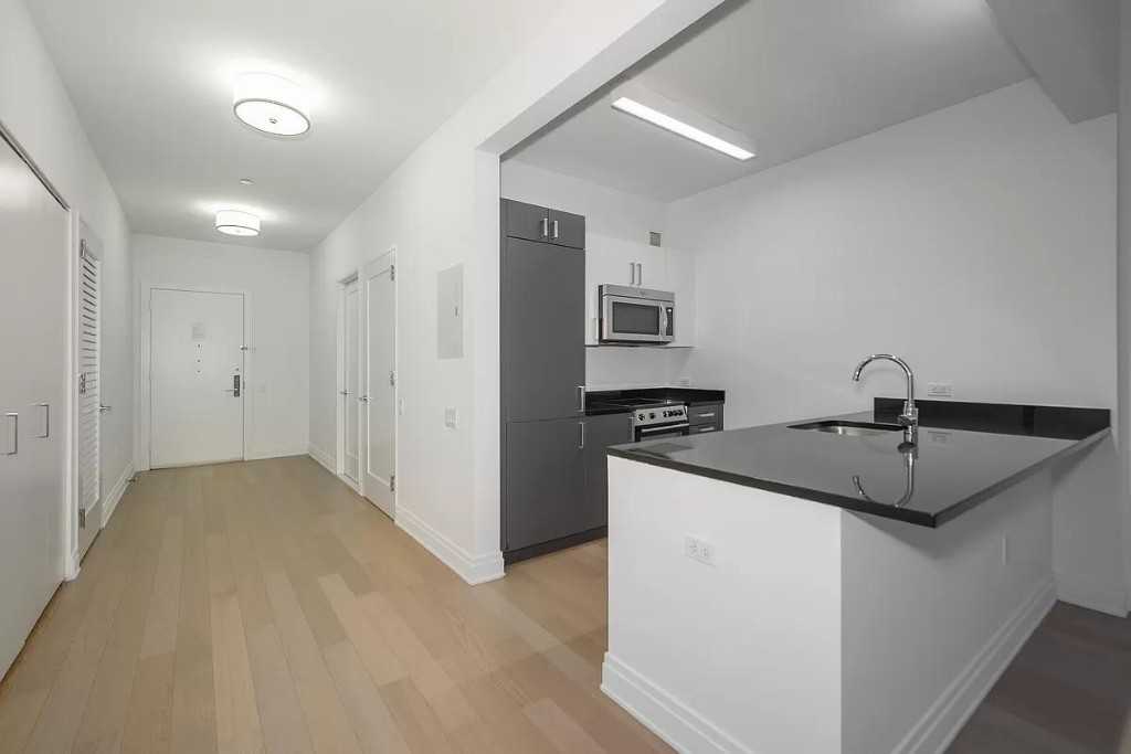 Pine St #819 - Photo 3 of 20