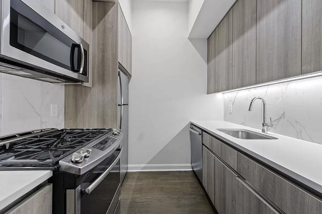 Park Row #6F2 - Photo 2 of 7