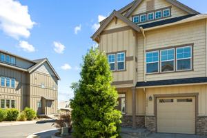 featured image of 1064 Se Leonel Ln