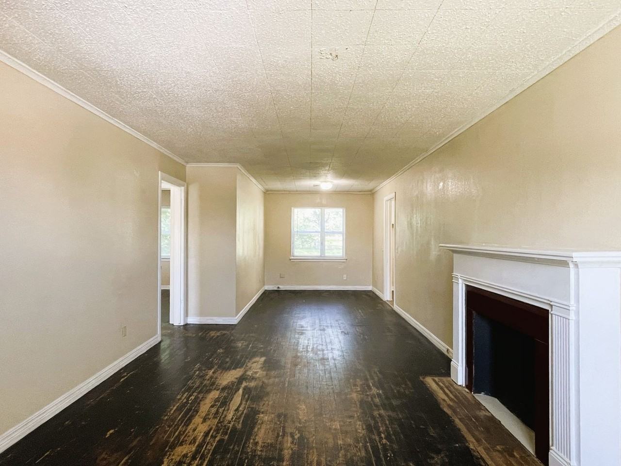 2200 Ne 24th St - Photo 2 of 18