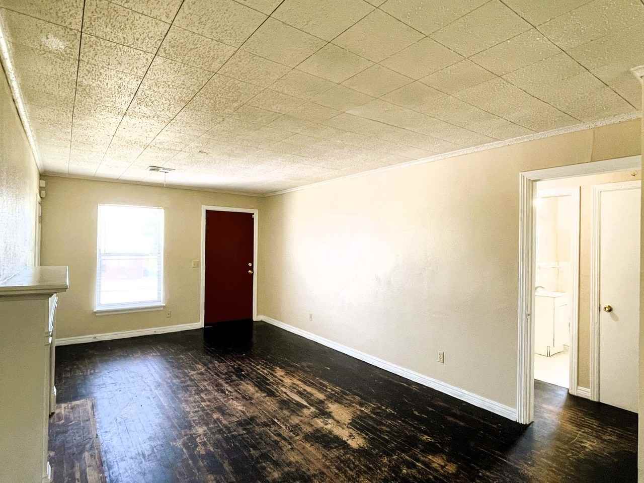 2200 Ne 24th St - Photo 3 of 18