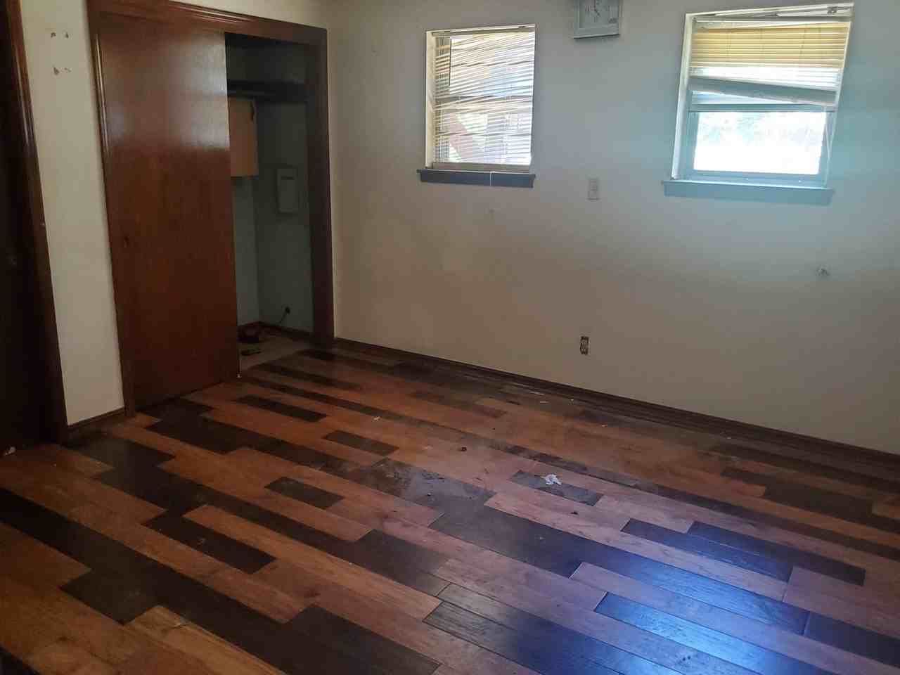 3929 Nw 18th St - Photo 2 of 8