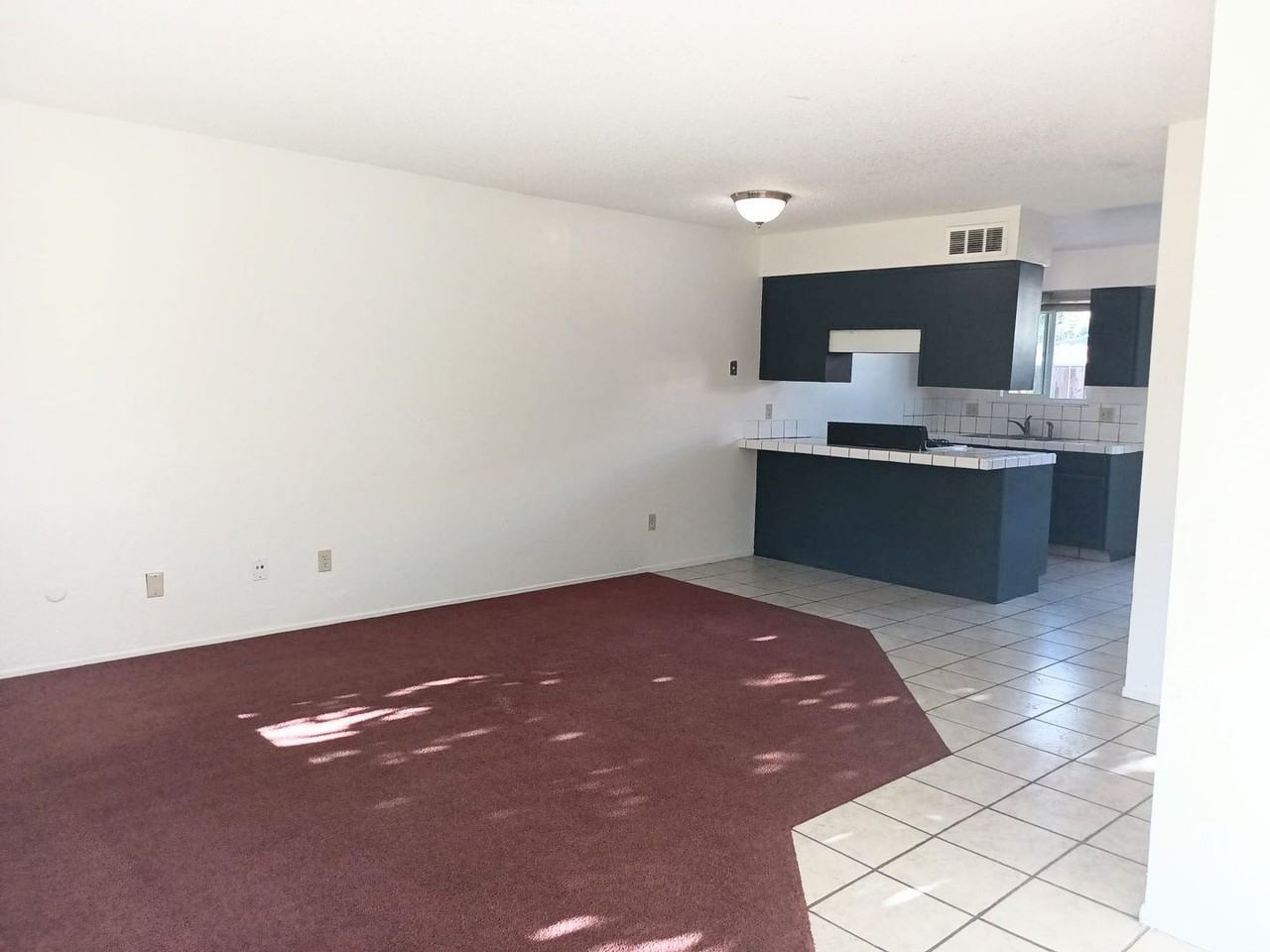 2750 W. James Avenue - Photo 2 of 7