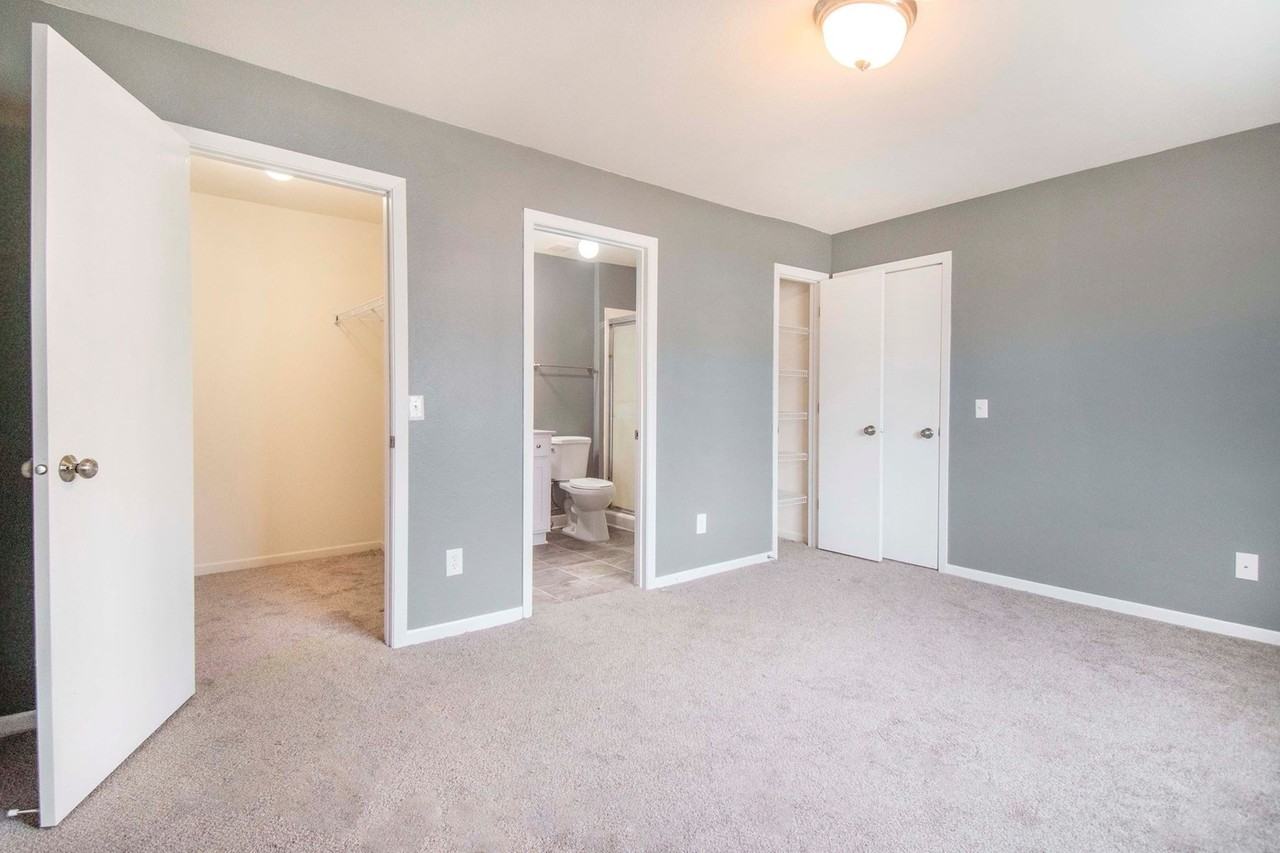 Lancaster Park Townhomes - Photo 7 of 40