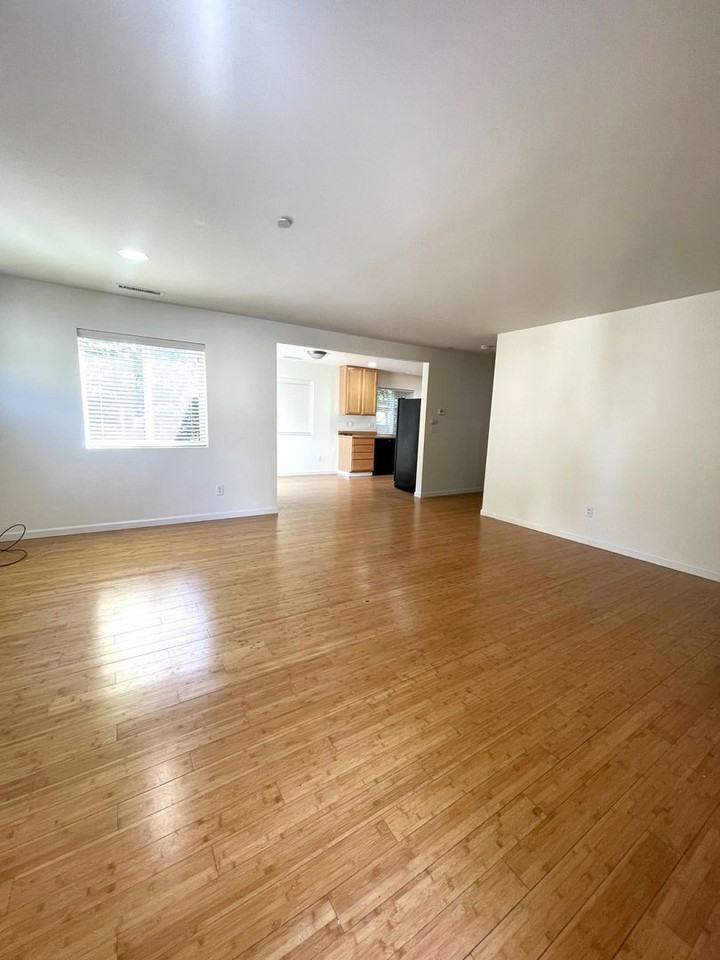 2875 Hannen St - Photo 2 of 17