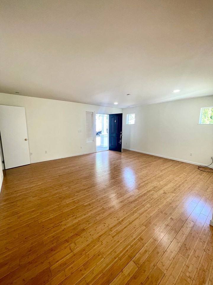2875 Hannen St - Photo 5 of 17