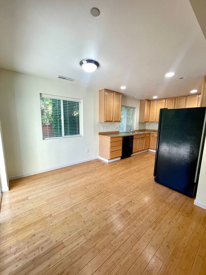 2875 Hannen St - Photo 6 of 17