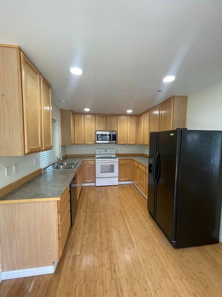 2875 Hannen St - Photo 7 of 17