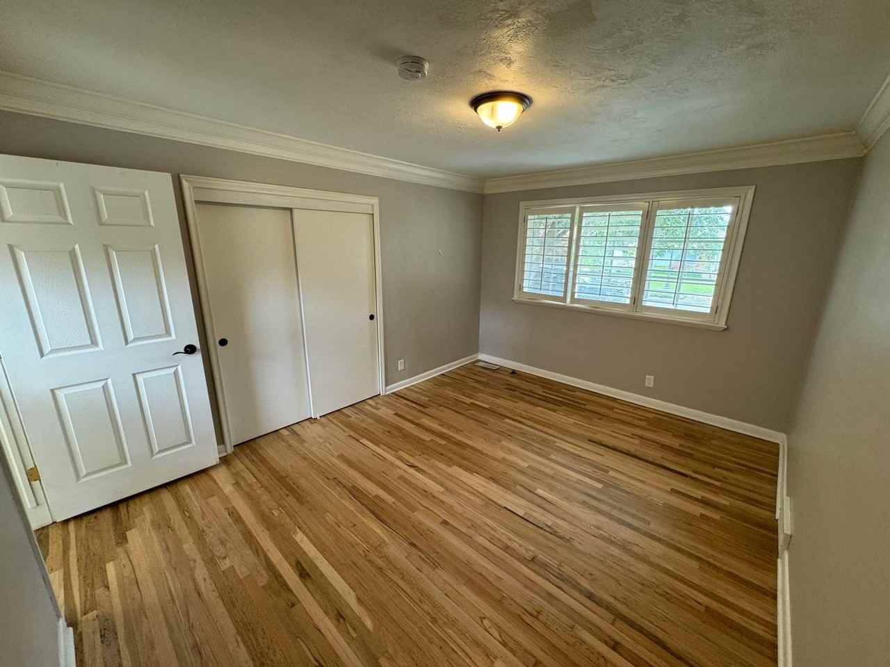 1933 E Bryan Ave - Photo 5 of 14