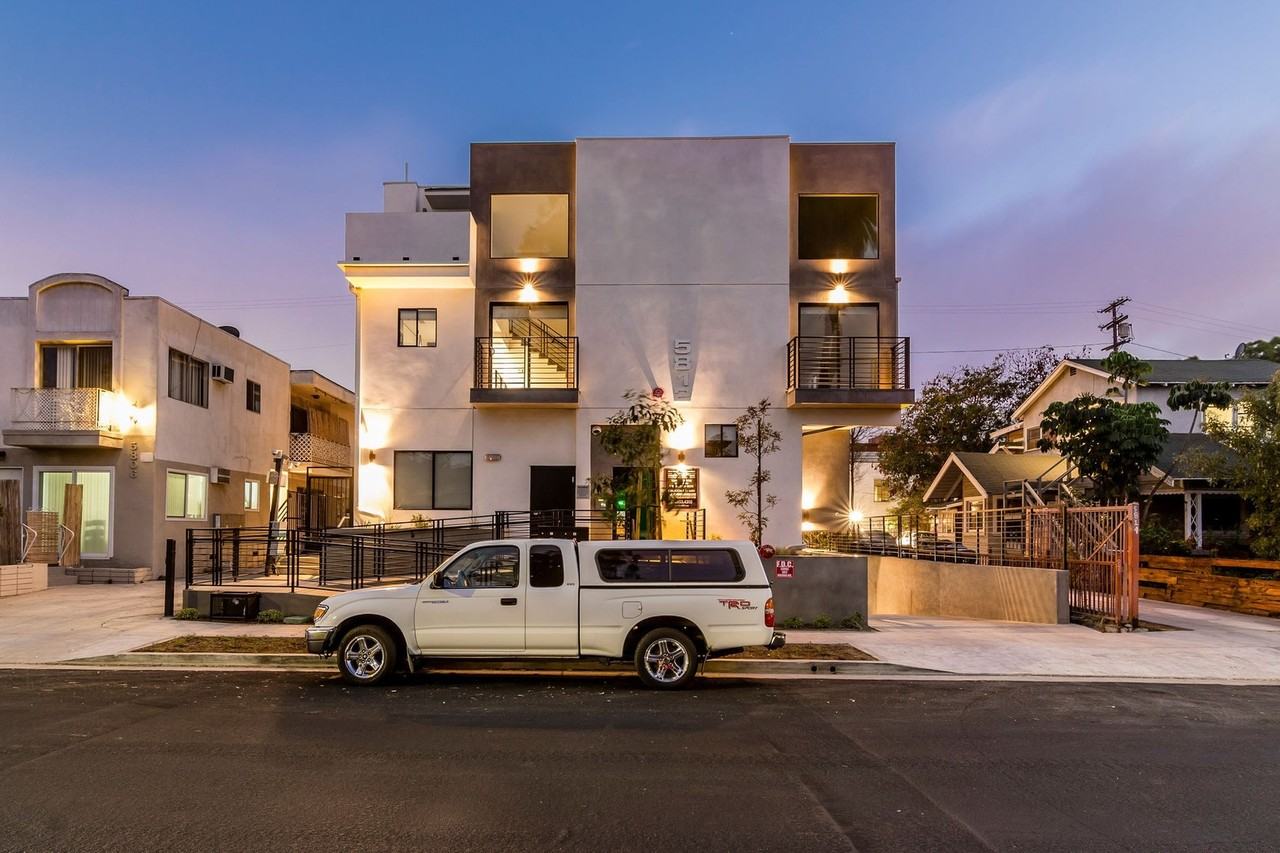 Come home to these New Modern Townhouse in Hollywood! - Photo 2 of 13