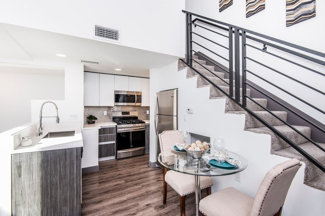 Come home to these New Modern Townhouse in Hollywood! - Photo 3 of 13