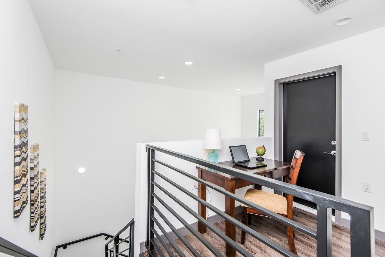 Come home to these New Modern Townhouse in Hollywood! - Photo 7 of 13