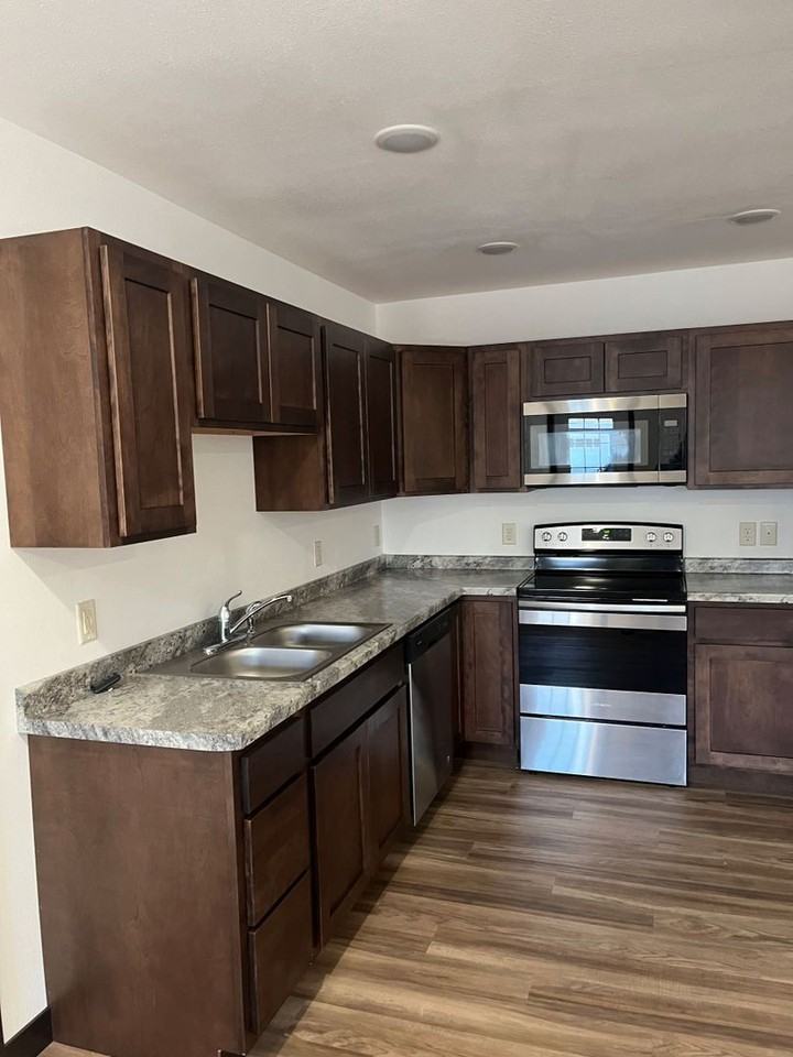 1009 University Avenue - Photo 3 of 22
