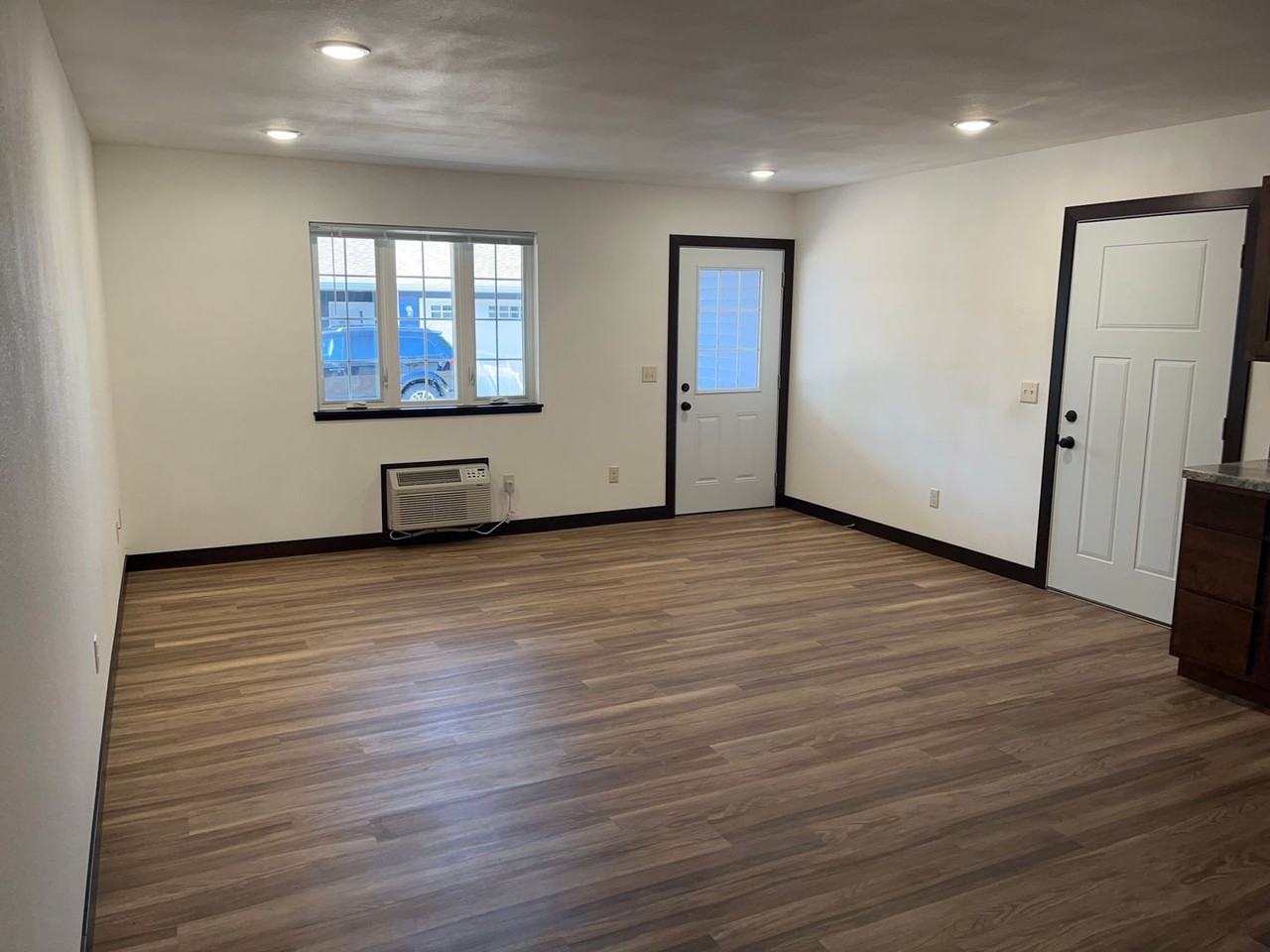 1009 University Avenue - Photo 4 of 22