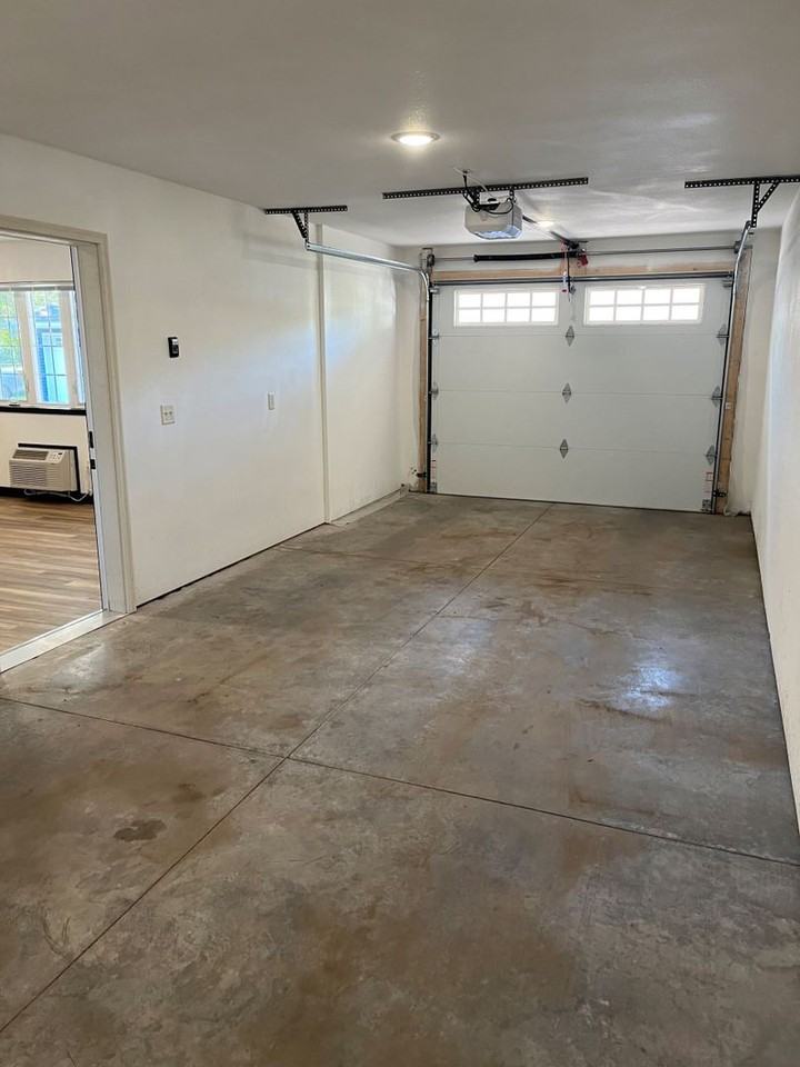 1009 University Avenue - Photo 6 of 22