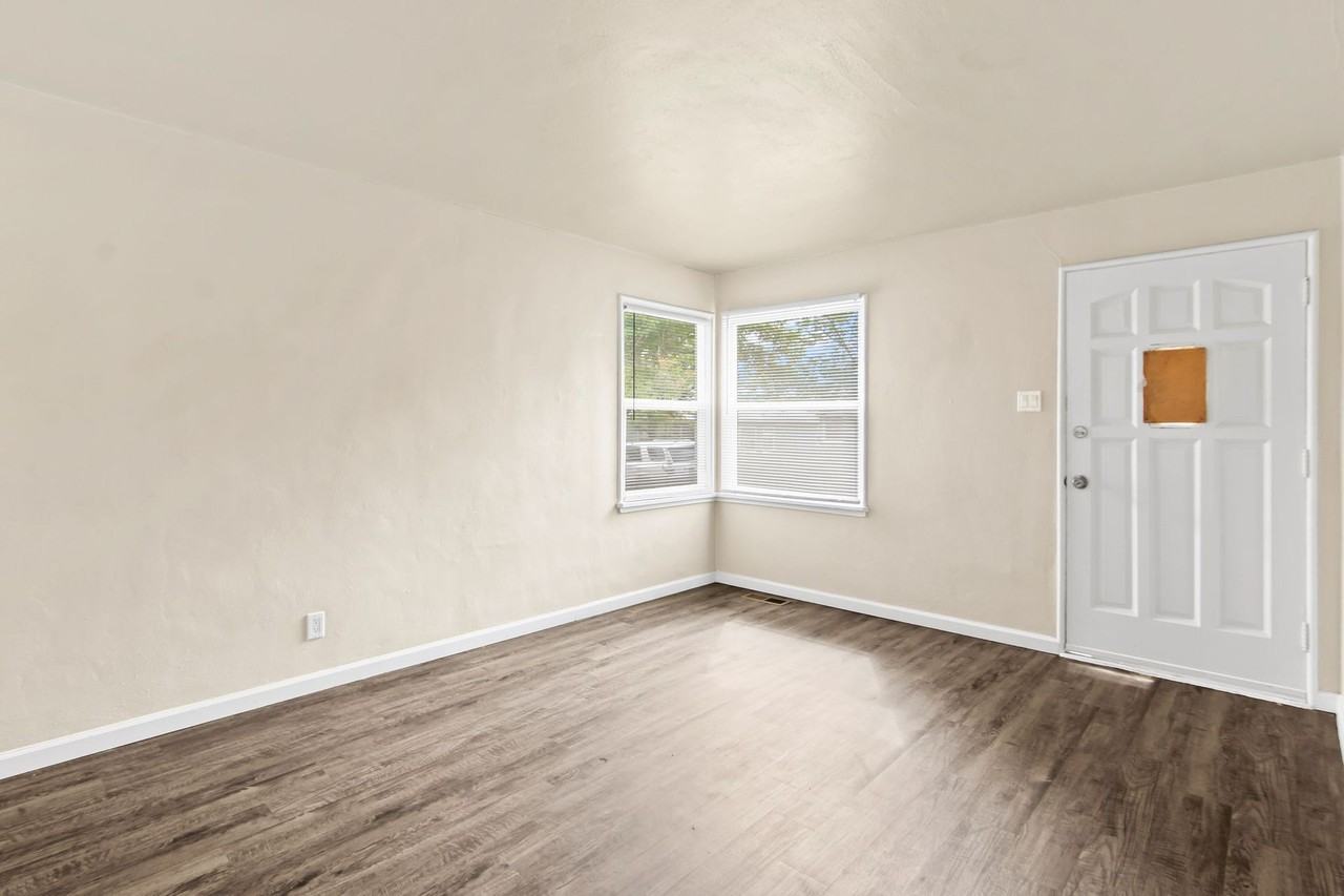 Cozy 1 Bedroom 1 Bathroom Apartment in Mesa Junction - Photo 3 of 10