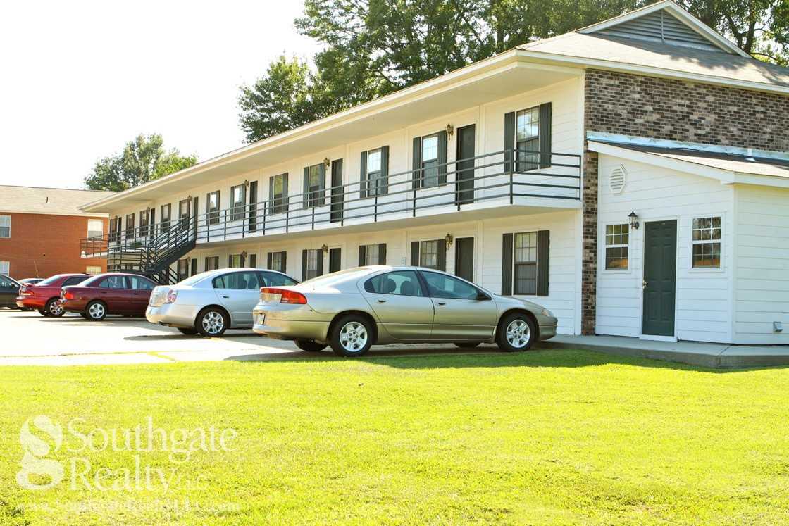 Holiday Apartment Homes - Photo 2 of 8