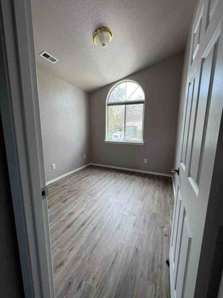 1835 Lexington Ave - Photo 3 of 6