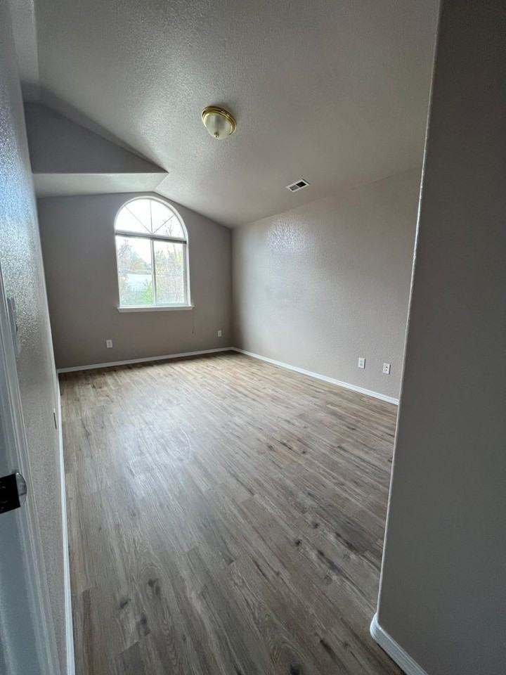 1835 Lexington Ave - Photo 2 of 6