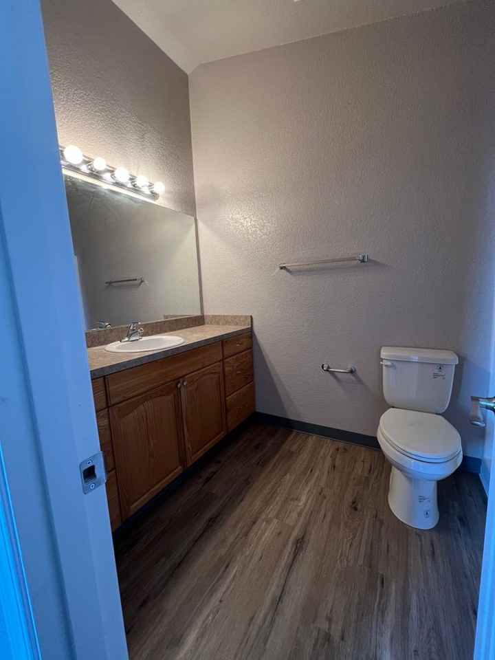1835 Lexington Ave - Photo 5 of 6