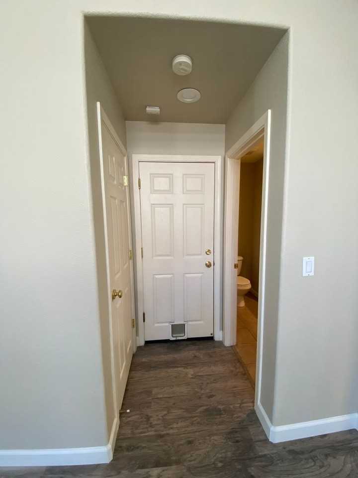 1930 Malachite Way - Photo 3 of 26