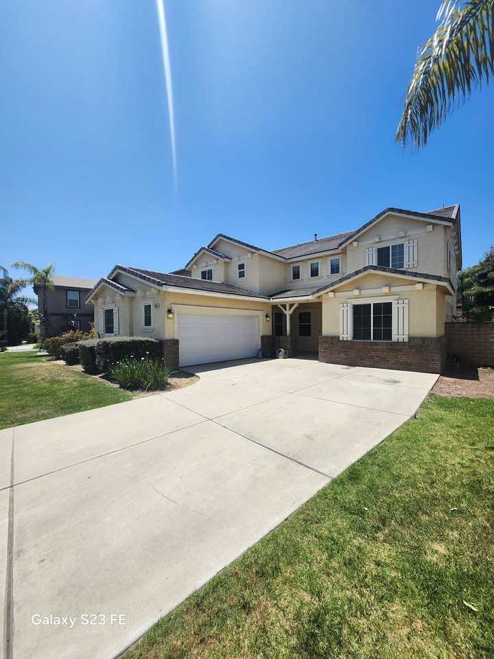 7460 Bungalow Way - Photo 3 of 33