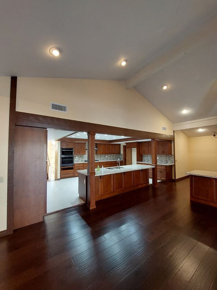10836 Hillside Rd - Photo 4 of 30