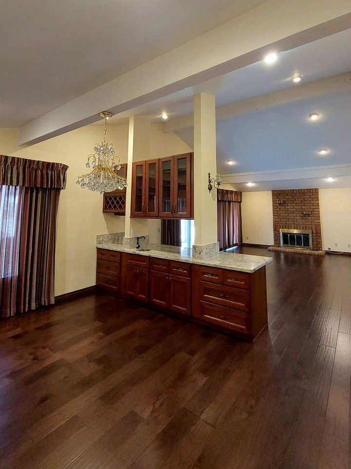 10836 Hillside Rd - Photo 5 of 30