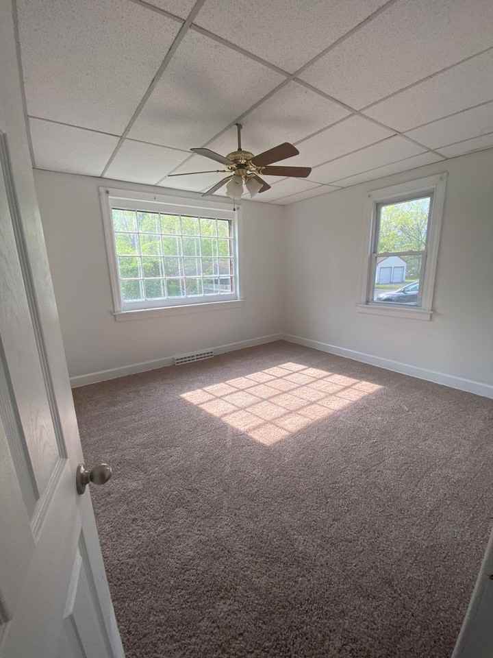 8290 Southern Blvd - Photo 3 of 7