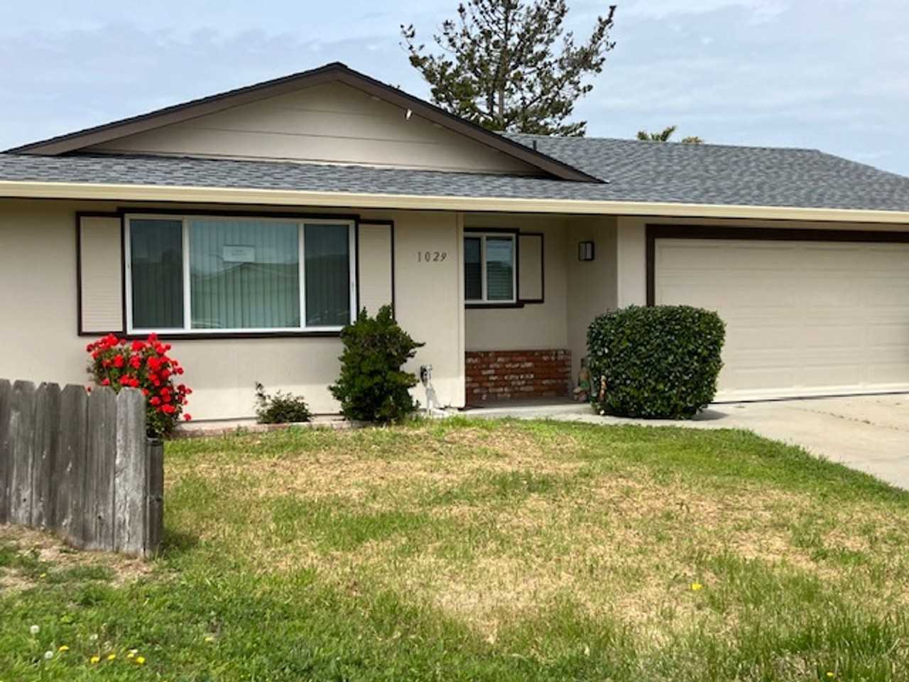 1029 Larkin Cir - Photo 3 of 30