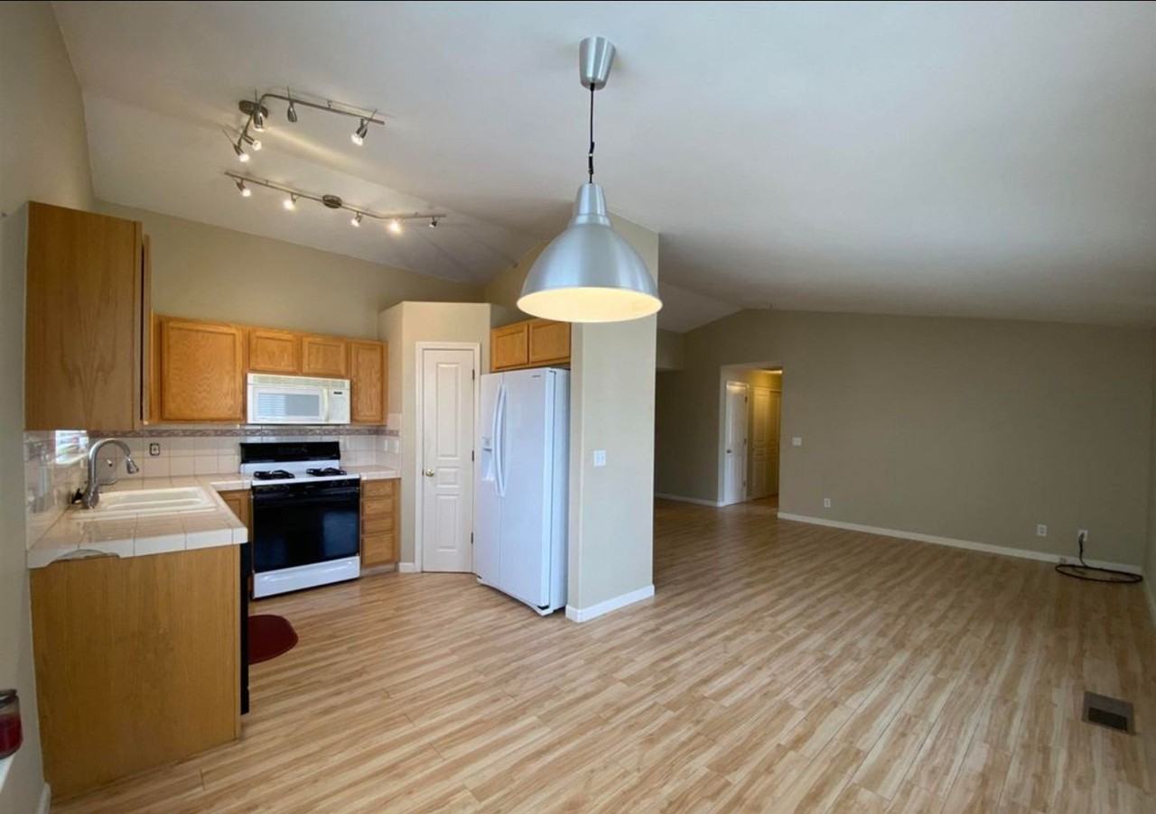 340 Garden Ln - Photo 2 of 15