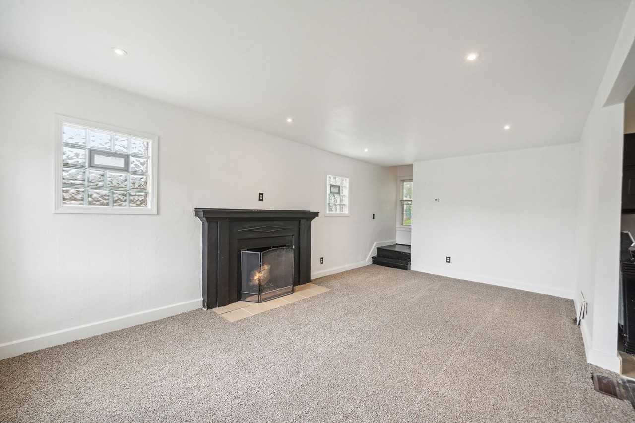 15403 Tracey St - Photo 2 of 11