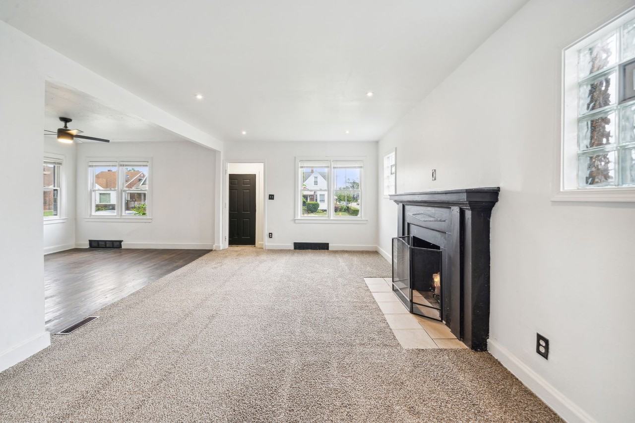 15403 Tracey St - Photo 3 of 11