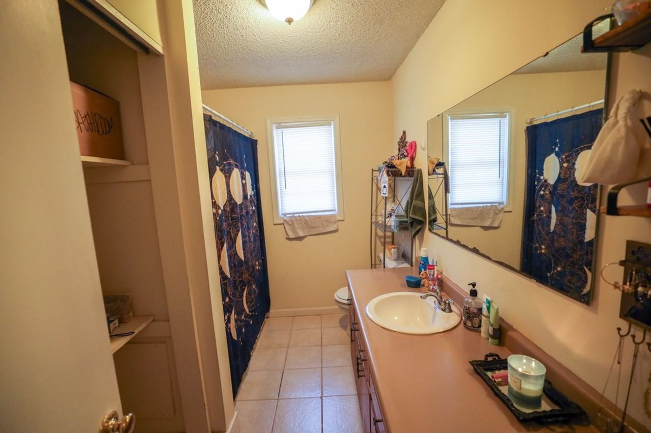 2 Bedroom Apartment Close to Campus! - Photo 4 of 24