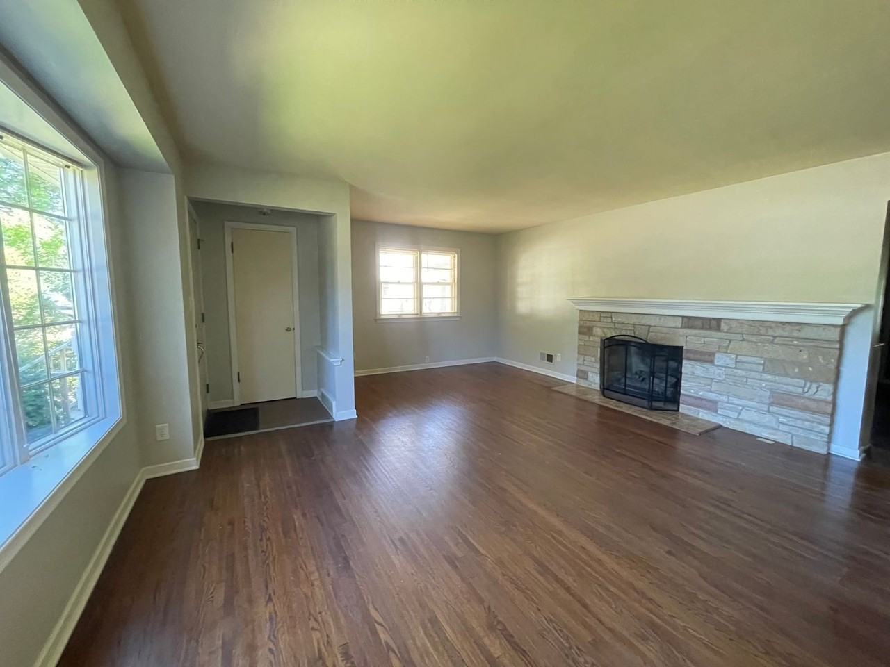 76 Elmhurst Dr Se - Photo 4 of 23