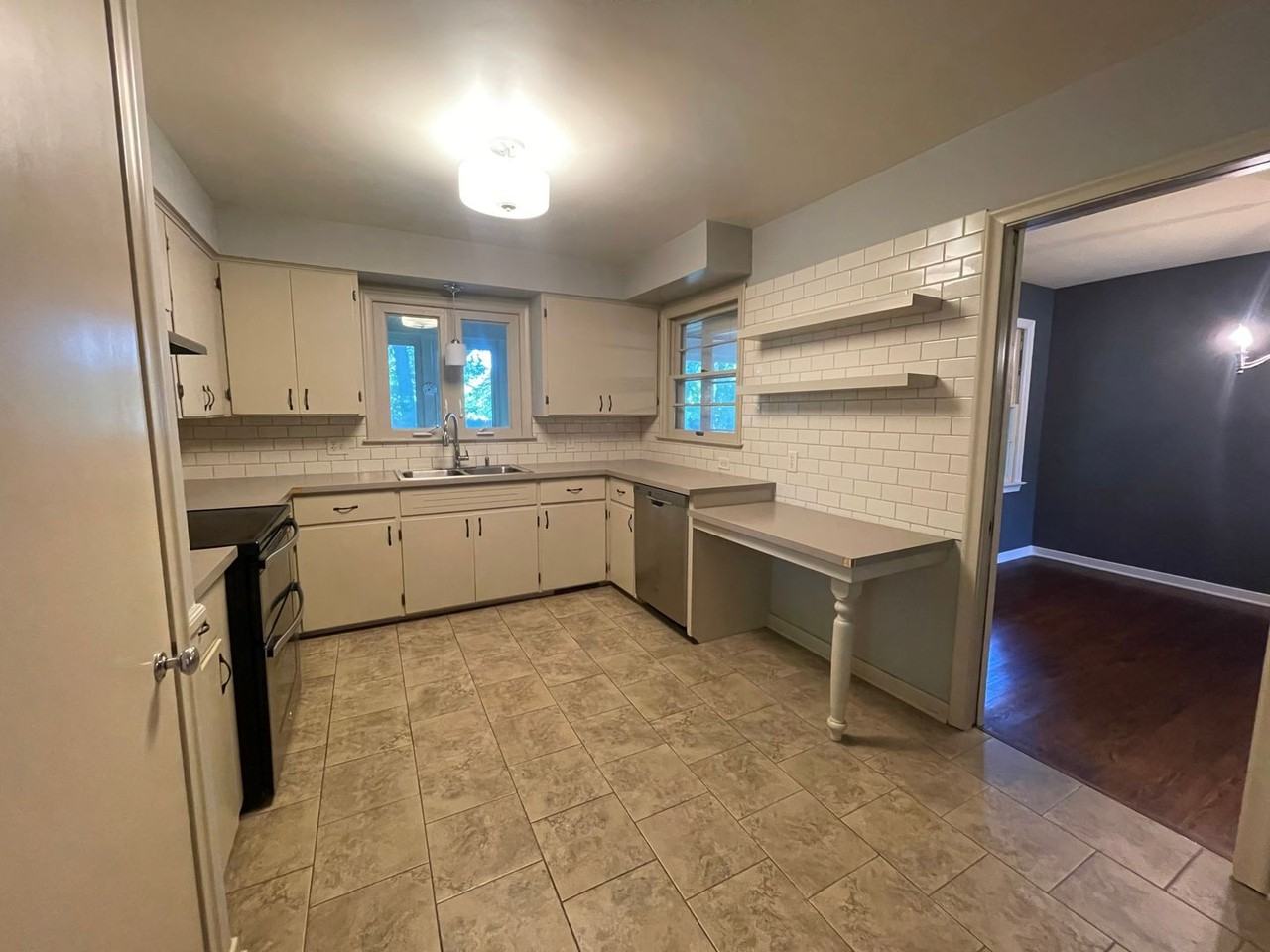 76 Elmhurst Dr Se - Photo 3 of 23