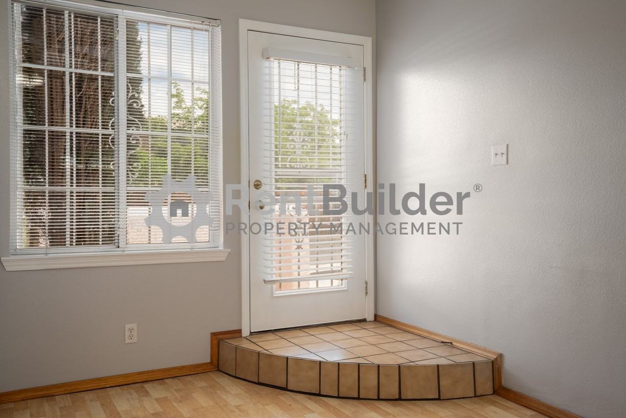 1272 Rosemont Ave Nw - Photo 2 of 24