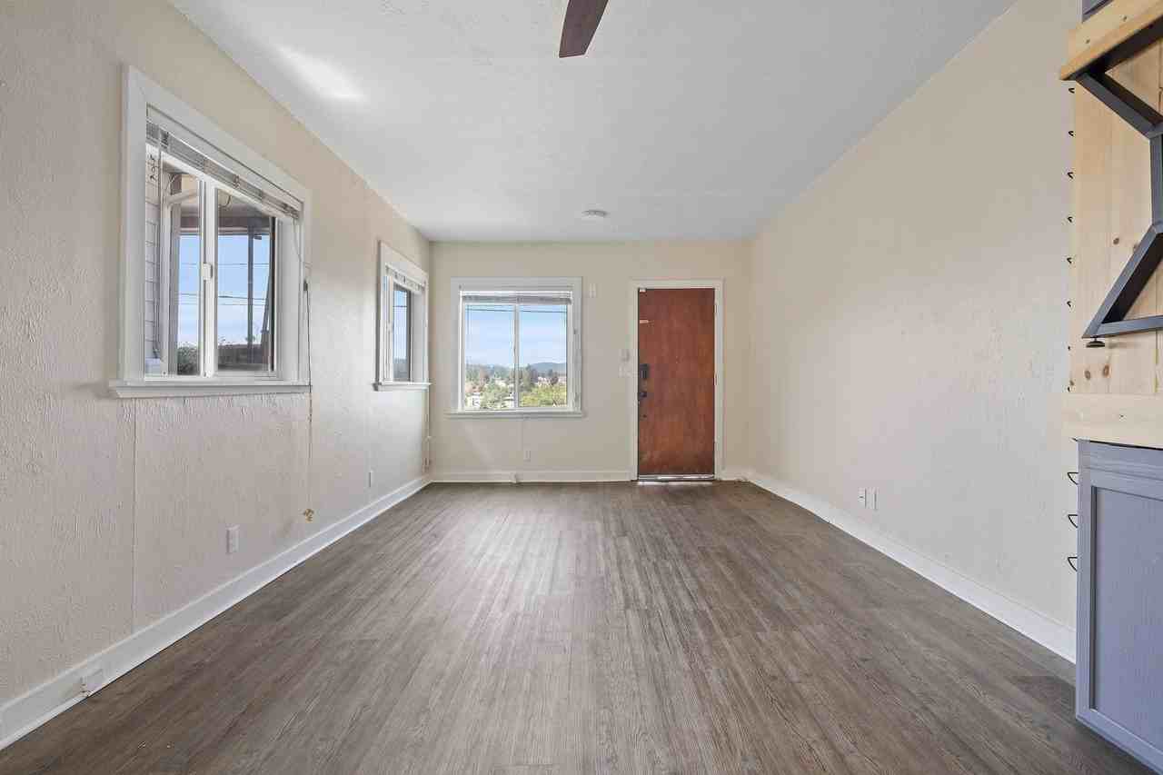 916 Pleasant Ave - Photo 4 of 25